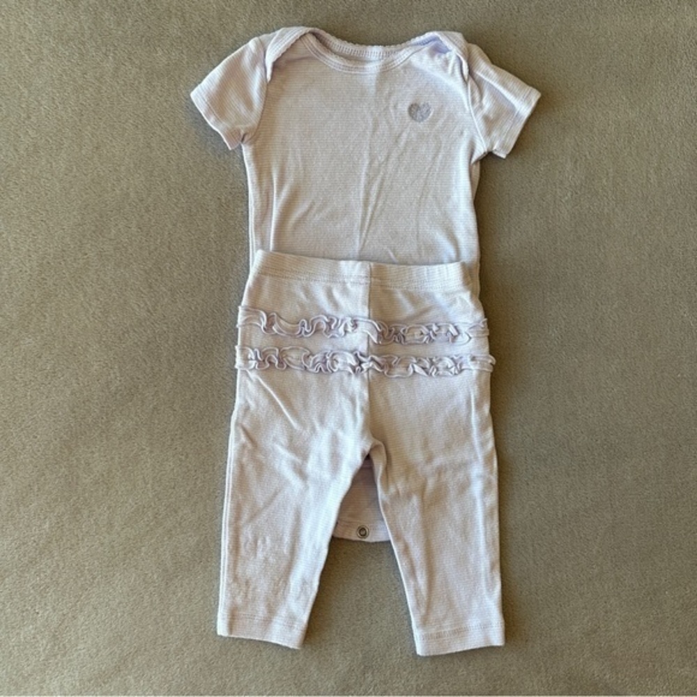EUC Carter’s 2pc Baby Girl Outfit Set, Light Periwinkle Stripe, 6-9 Months